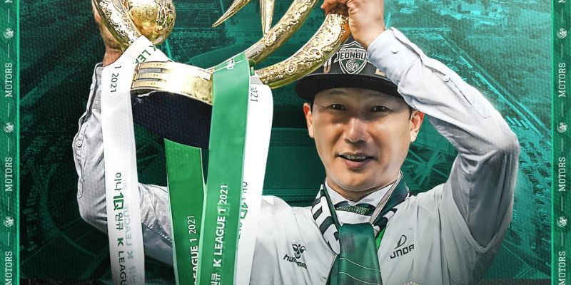 Ông đã giúp Jeonbuk giành được chức vô địch K League với tư cách HLV trưởng